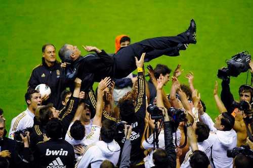 Khoảnh khắc ăn mừng khó quên của Real Madrid sau trận đấu